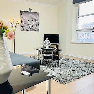 Peaceful 2 Bedroom Flat With Free Parking Apartment Edinburgh
